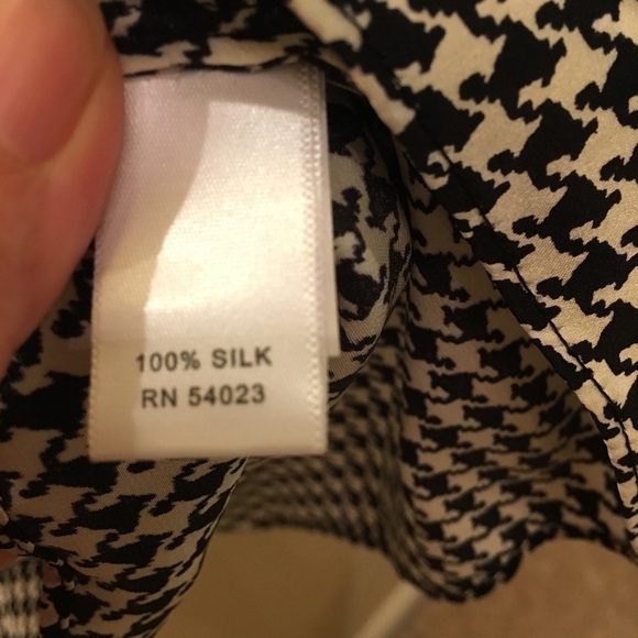 BANANA REPUBLIC Women Black & White 100% Silk Top Size Small - Picture 7 of 8